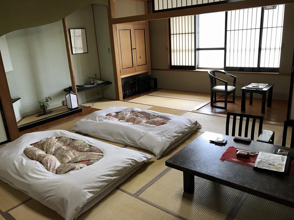 Готель Kazen No Sho Kuroishi Екстер'єр фото
